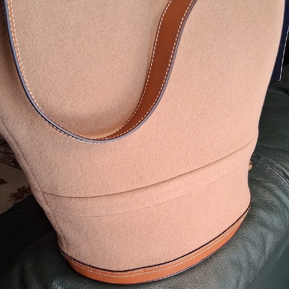Ralph Lauren-Polo Flannel Bellport Sling Bucket Bag. Color is Camel. NWT. - Picture 13 of 14